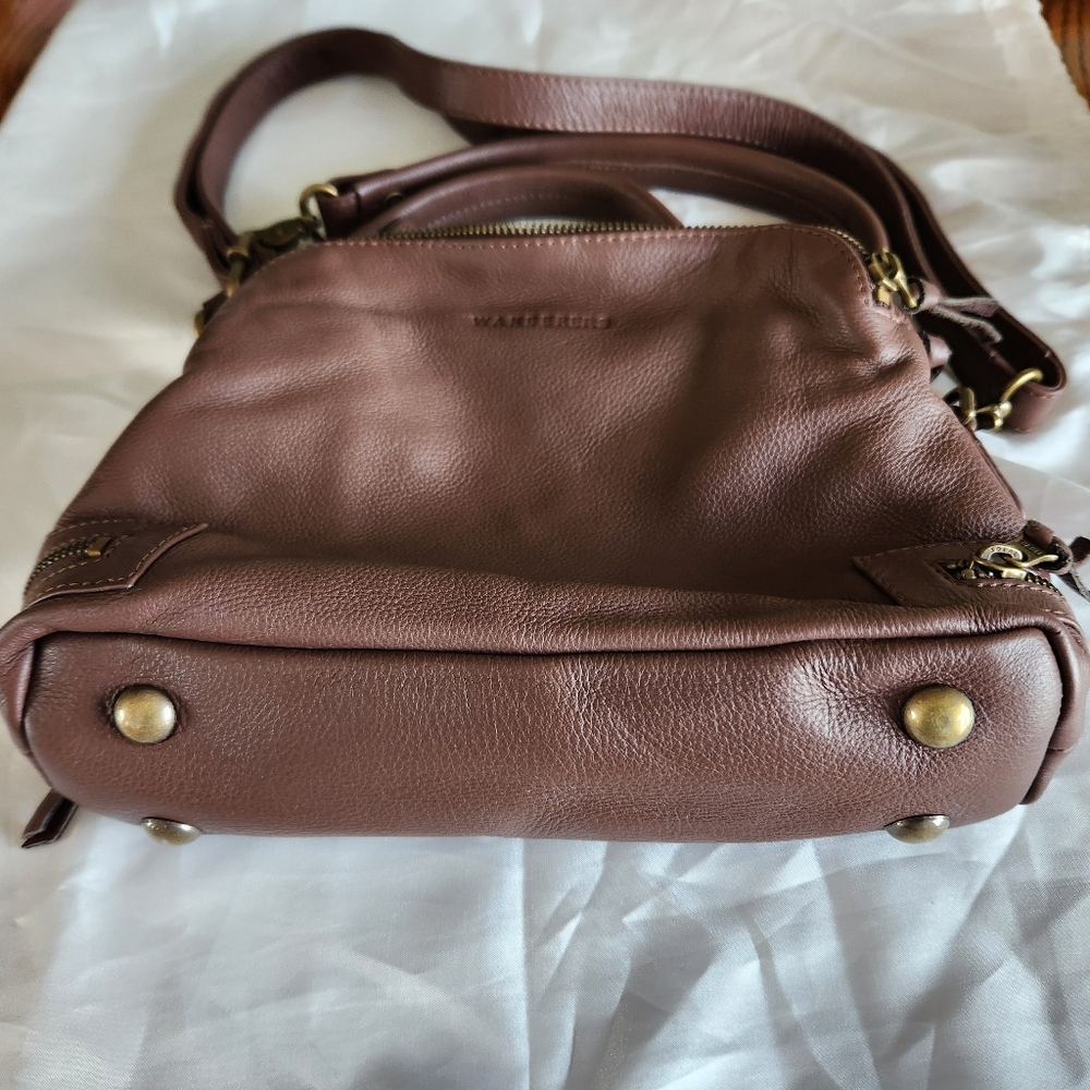 Brown leather Wanderers travel bag.